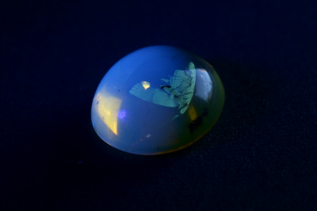 バーマイト（ブルーアンバー）【2】天然石ルース・カボション（15×13mm）