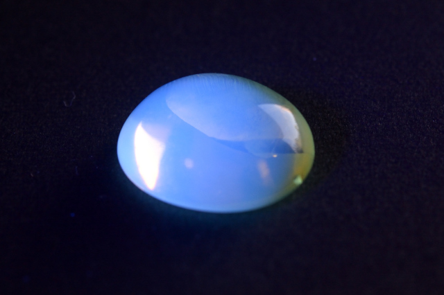 バーマイト（ブルーアンバー）【2】天然石ルース・カボション（15×13mm）
