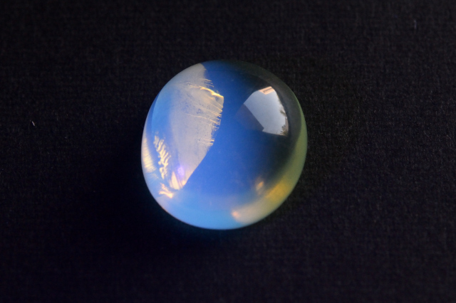 バーマイト（ブルーアンバー）【2】天然石ルース・カボション（15×13mm）