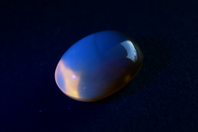 バーマイト（ブルーアンバー）【3】天然石ルース・カボション（16×11.5mm）