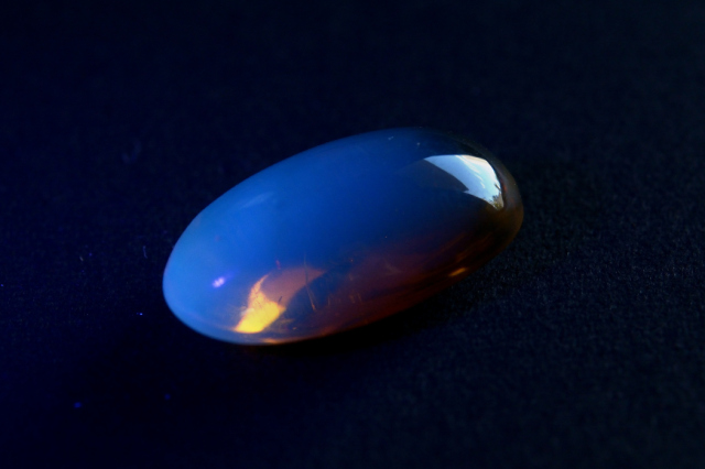 バーマイト（ブルーアンバー）【4】天然石ルース・カボション（20×11mm）