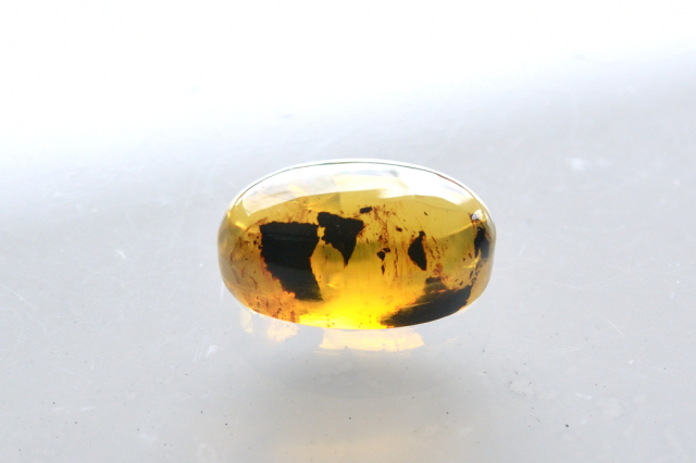 アンバー（琥珀）【49】天然石ルース・カボション（18×11.5mm）