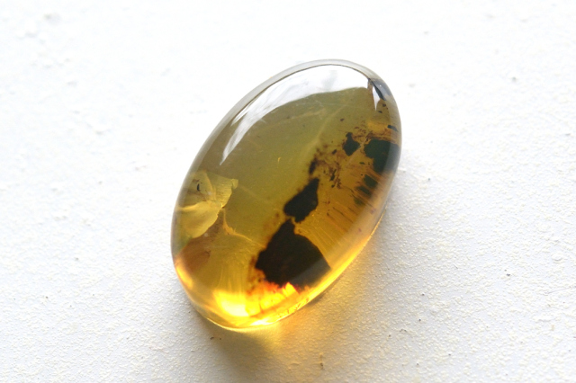 アンバー（琥珀）【49】天然石ルース・カボション（18×11.5mm）