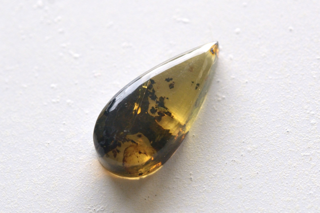 アンバー（琥珀）【51】天然石ルース・カボション（20×9mm）