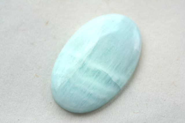 ブルーアラゴナイト【1】ルース・カボション（46×28.5mm）