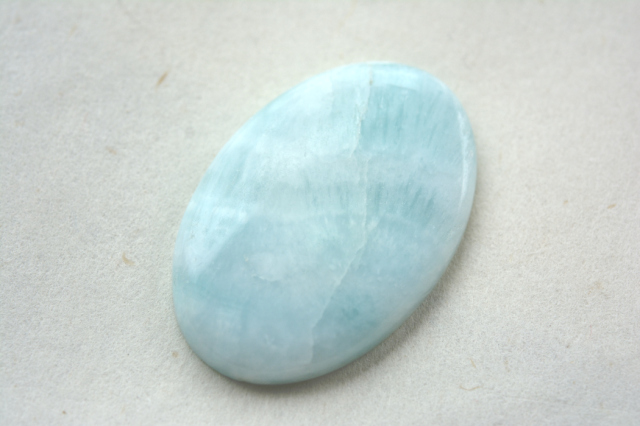 ブルーアラゴナイト【4】ルース・カボション（43.5×29mm）