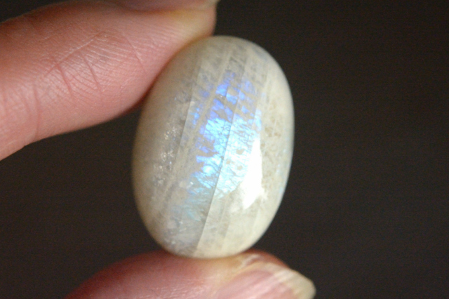 ベロモライト ムーンストーン【13】ルース・カボション（22×15.5mm）