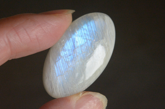 ベロモライト ムーンストーン【14】ルース・カボション（31×17.5mm）