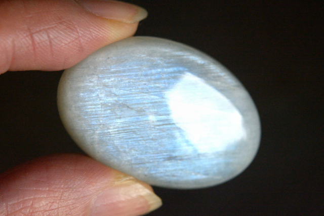 ベロモライト ムーンストーン【16】ルース・カボション（35×23.5mm）