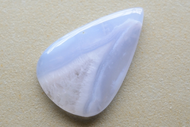 ブルーレースアゲート【16】ルース・カボション（45×28.5mm）