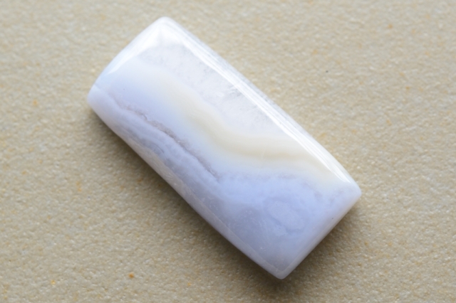 ブルーレースアゲート【33】ルース・カボション（35.5×17mm）