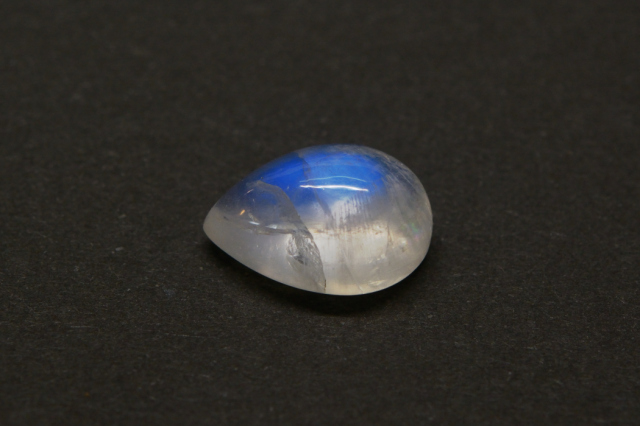 レインボームーンストーン【29】ルース・カボション　（16×11mm）