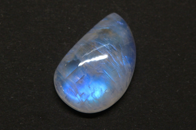 レインボームーンストーン【30】ルース・カボション　（26.5×17mm）