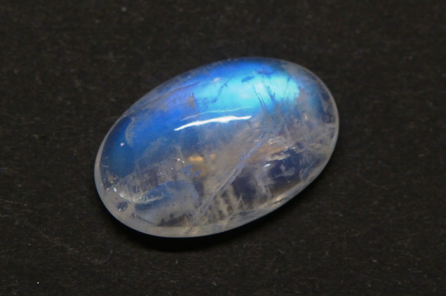 レインボームーンストーン【39】ルース・カボション　（20.5×13.5mm）