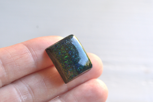ブラックマトリックスオパール【3】ルース・カボション（18.5×16mm）