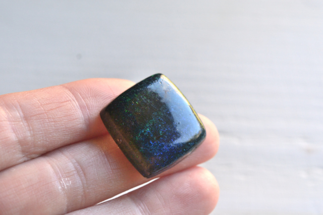 ブラックマトリックスオパール【5】ルース・カボション（21.5×21.5mm）