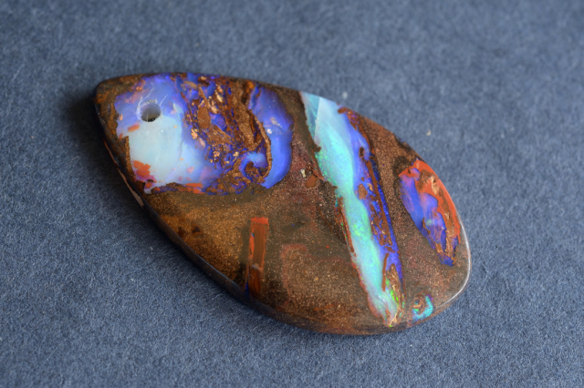 ボルダーオパール【33】ルース・カボション（47.5×26mm）