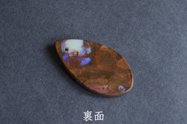 ボルダーオパール【33】ルース・カボション（47.5×26mm）