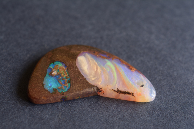 ボルダーオパール【34】ルース・カボション（43.5×27mm）