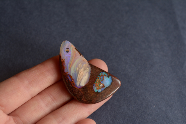 ボルダーオパール【34】ルース・カボション（43.5×27mm）