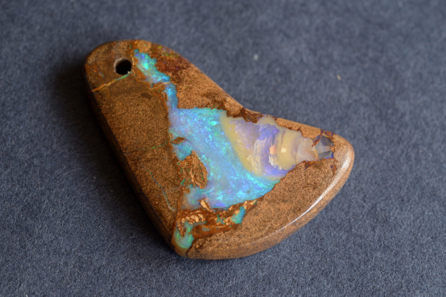 ボルダーオパール【36】ルース・カボション（40×29mm）