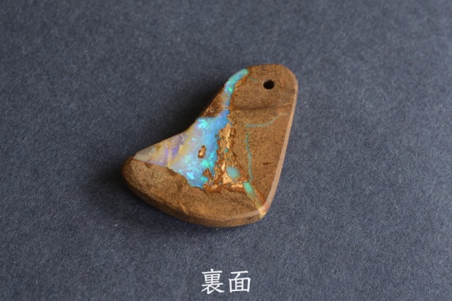 ボルダーオパール【36】ルース・カボション（40×29mm）