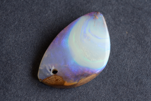 ボルダーオパール【38】ルース・カボション（34.5×21mm）