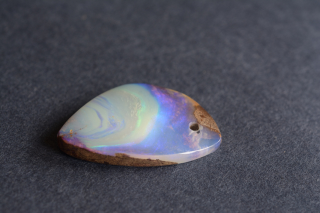 ボルダーオパール【38】ルース・カボション（34.5×21mm）