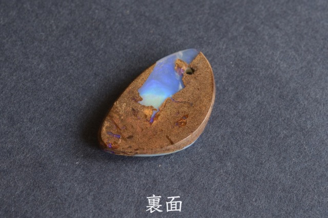 ボルダーオパール【38】ルース・カボション（34.5×21mm）