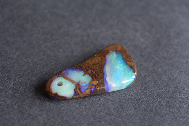 ボルダーオパール【39】ルース・カボション（35.5×19.5mm）