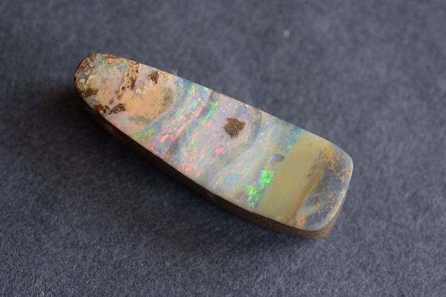 ボルダーオパール【40】ルース・カボション（36.5×12mm）