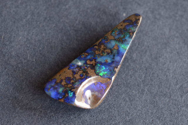 ボルダーオパール【41】ルース・カボション（36×13.5mm）