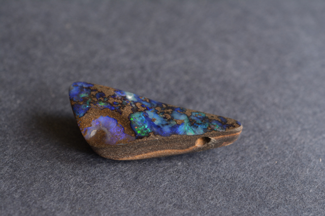ボルダーオパール【41】ルース・カボション（36×13.5mm）