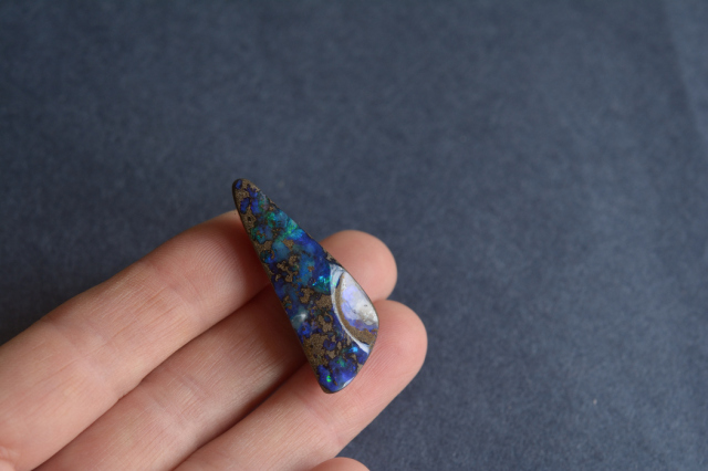 ボルダーオパール【41】ルース・カボション（36×13.5mm）