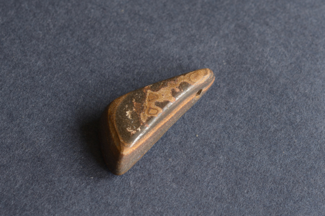 ボルダーオパール【41】ルース・カボション（36×13.5mm）