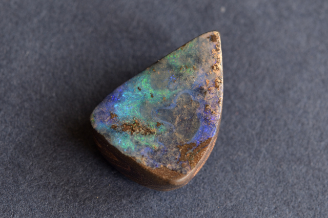 ボルダーオパール【42】ルース・カボション（25×17.5mm）