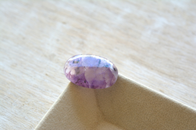 チャロアイトクォーツ【10】ルース・カボション（27×18.5mm）