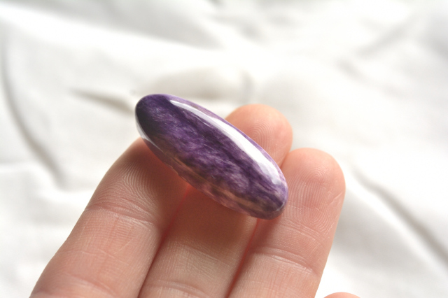 チャロアイト【15】ルース・カボション（32.5×13mm）