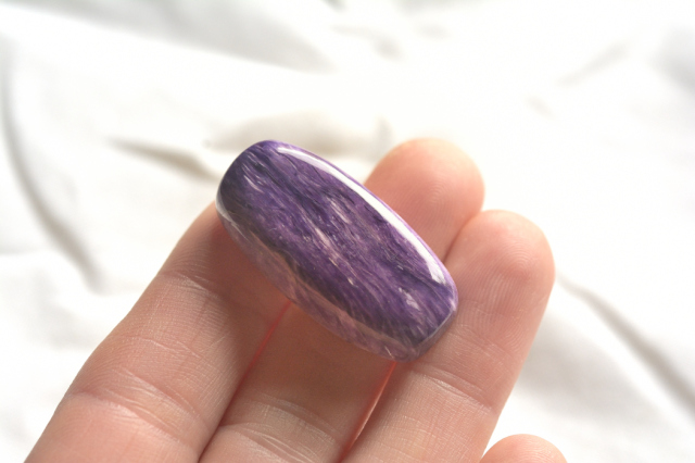 チャロアイト【17】ルース・カボション（31.5×16mm）