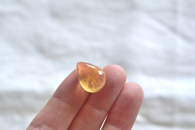シトリン【19】ルース・カボション（17.5×13mm）