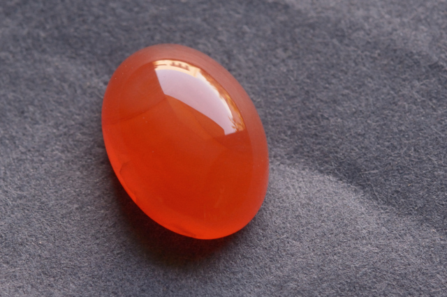 カーネリアン【28】ルース・カボション　（18.5×13mm）