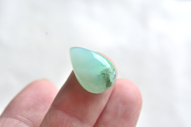 クリソプレーズ【64】ルース・カボション　（18.5×11.5mm）