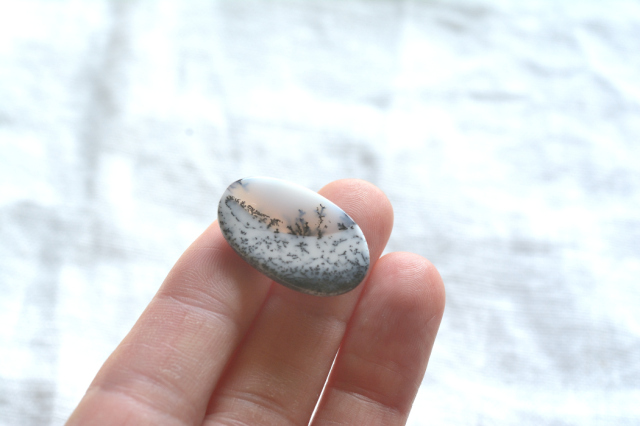 デンドライトオパール【1】ルース・カボション（25×15mm）