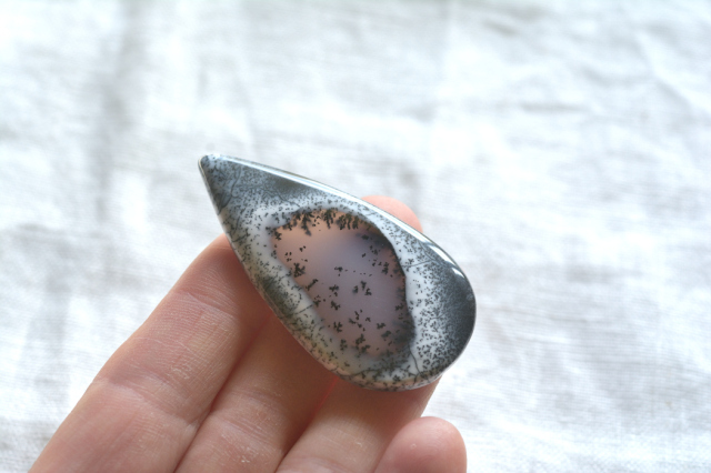 デンドライトオパール【5】ルース・カボション（51×26mm）