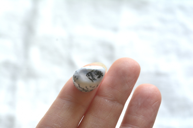 デンドライトオパール【14】ルース・カボション（15.5×11.5mm）