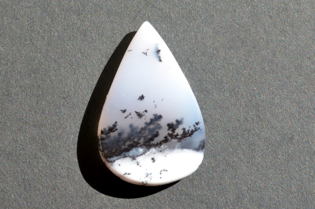 デンドライトオパール【18】ルース・カボション（25×16mm）