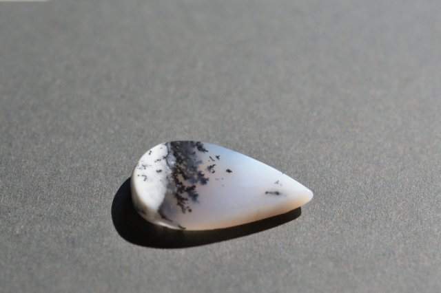 デンドライトオパール【18】ルース・カボション（25×16mm）