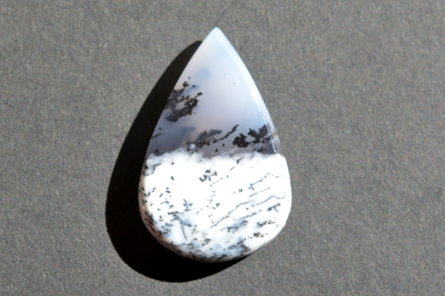 デンドライトオパール【19】ルース・カボション（25×16.5mm）
