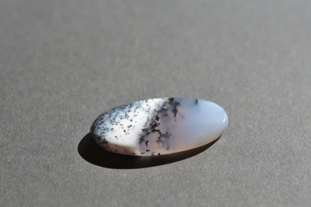 デンドライトオパール【20】ルース・カボション（27×14mm）