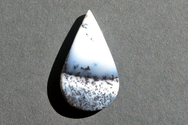 デンドライトオパール【22】ルース・カボション（25.5×15mm）